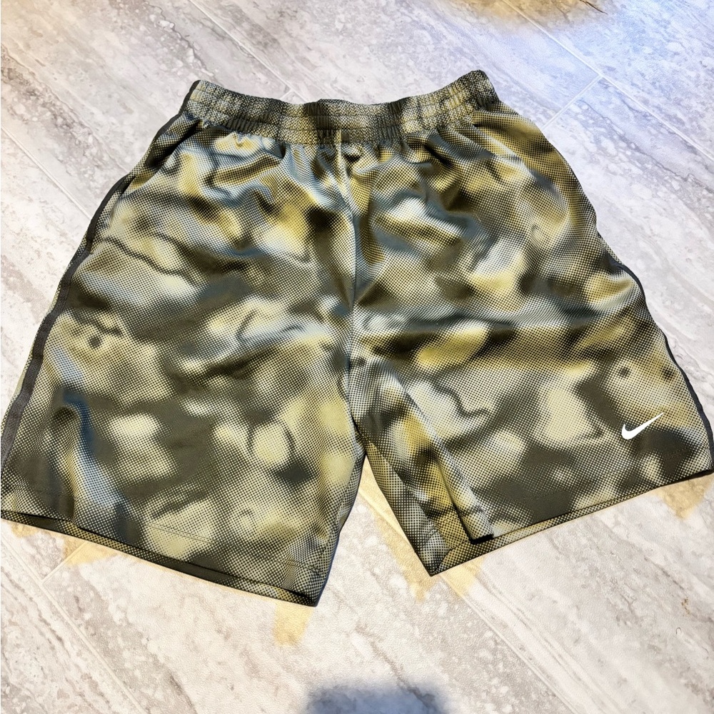 Nike dri-fit basketball shorts size YXL